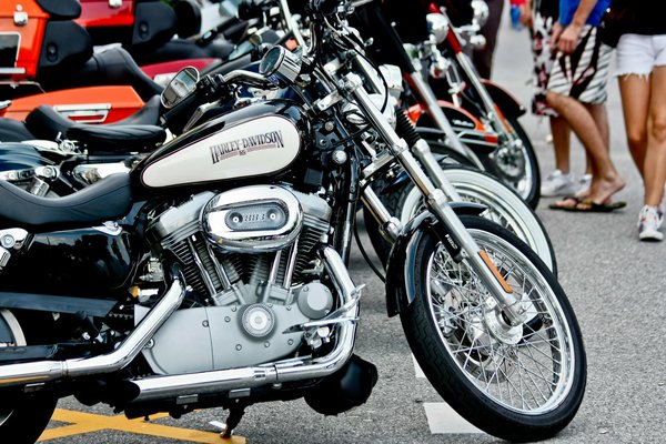 Welche Technologien verbessern die Sicherheit in modernen Fahrzeugen?